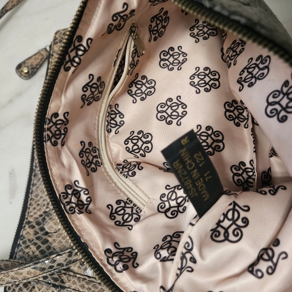 Vintage Faux Leather Handbag - Picture 4 of 8